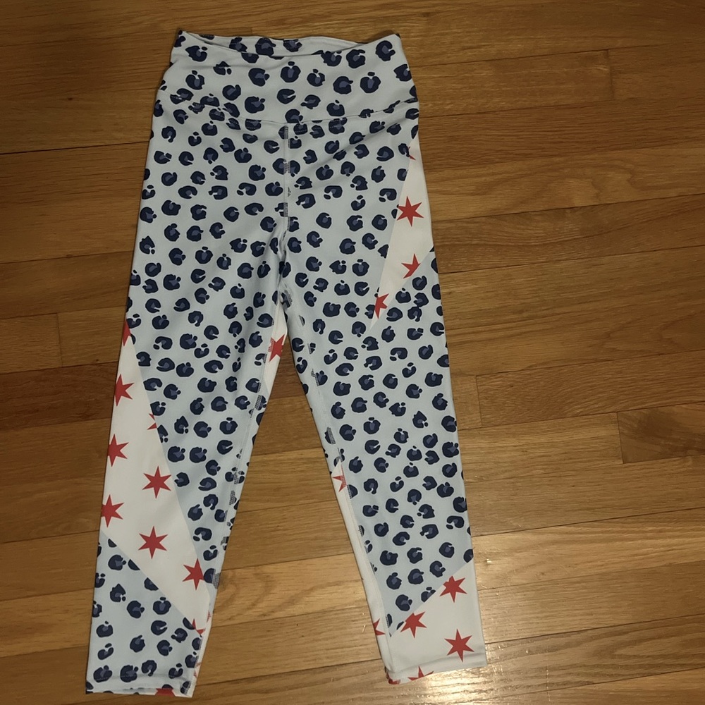 NWOT Sarah Marie Design Studio Capri leggings - Chicago print